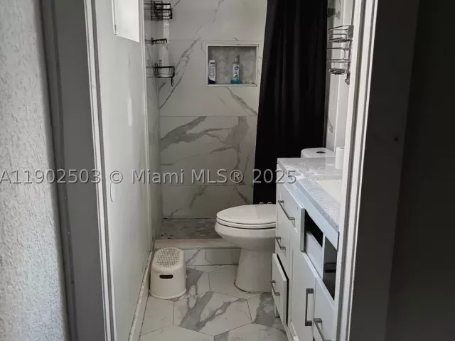 4-bedroom home for sale in Hollywood - 6541 Sherman St - MondialRealty