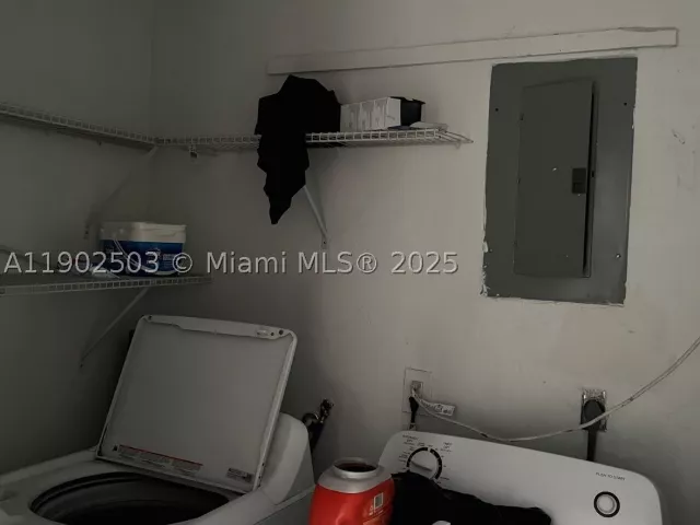 4-bedroom home for sale in Hollywood - 6541 Sherman St - MondialRealty
