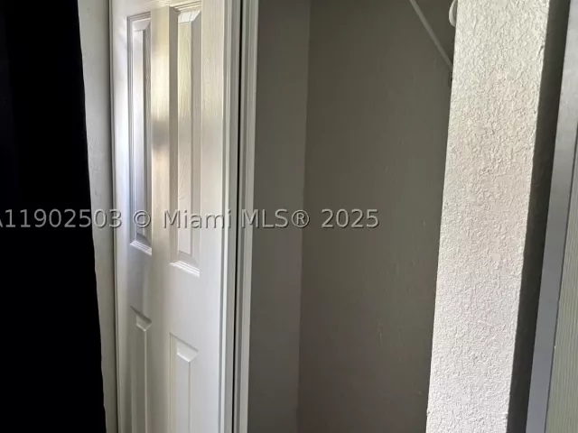 4-bedroom home for sale in Hollywood - 6541 Sherman St - MondialRealty