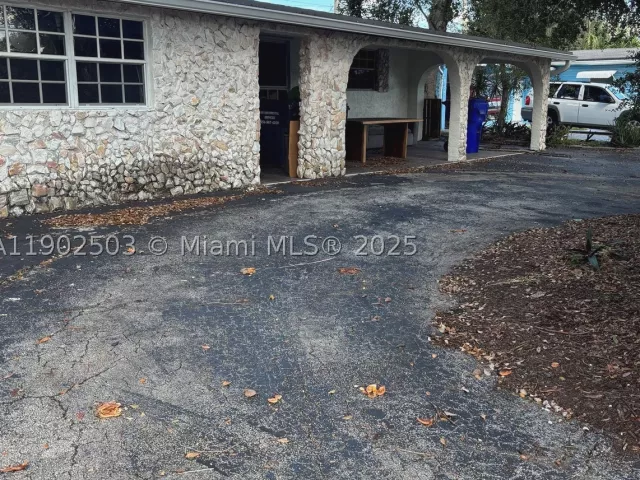 4-bedroom home for sale in Hollywood - 6541 Sherman St - MondialRealty