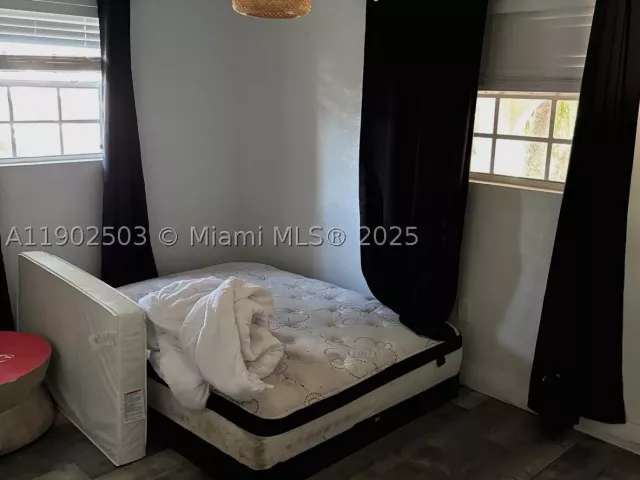 4-bedroom home for sale in Hollywood - 6541 Sherman St - MondialRealty