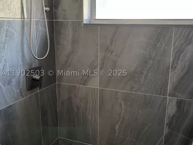4-bedroom home for sale in Hollywood - 6541 Sherman St - MondialRealty