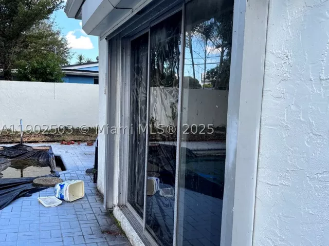 4-bedroom home for sale in Hollywood - 6541 Sherman St - MondialRealty