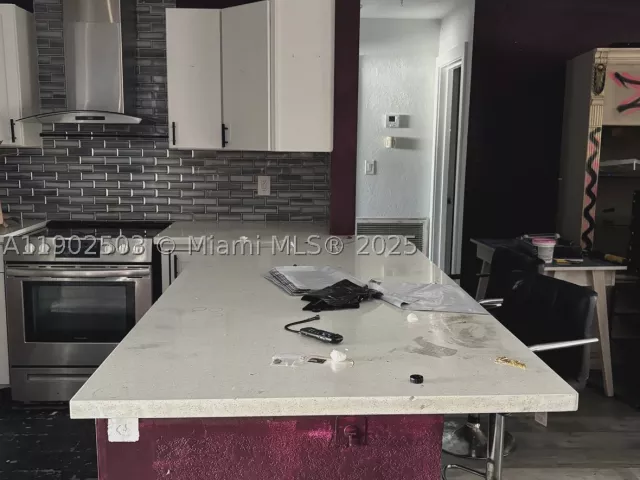 4-bedroom home for sale in Hollywood - 6541 Sherman St - MondialRealty