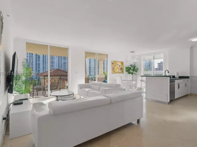 3-bedroom condo for sale in Sunny Isles Beach - 17555 Atlantic Blvd 602 - MondialRealty