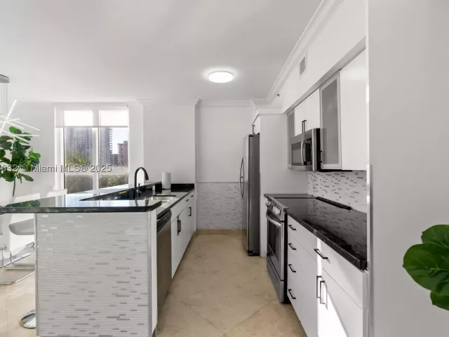3-bedroom condo for sale in Sunny Isles Beach - 17555 Atlantic Blvd 602 - MondialRealty
