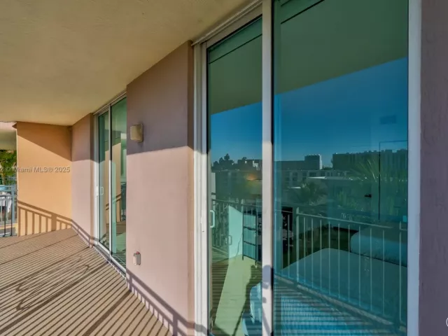 3-bedroom condo for sale in Sunny Isles Beach - 17555 Atlantic Blvd 602 - MondialRealty