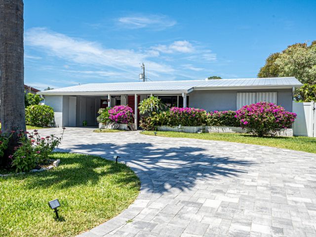 Home for sale at 137 NW 7th Street - photo 6814429