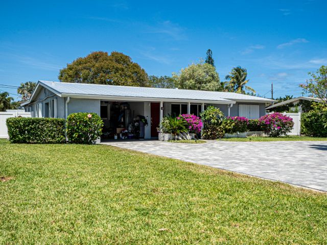 Home for sale at 137 NW 7th Street - photo 6814430