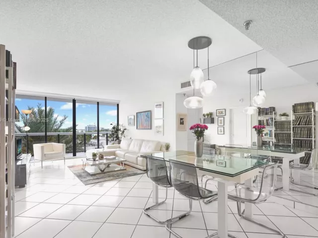 2-bedroom condo for rent in Surfside - 9455 Collins Ave 603 - MondialRealty