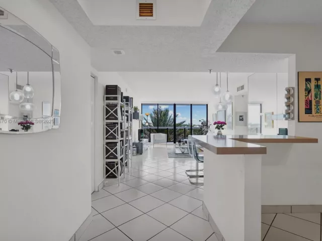 2-bedroom condo for rent in Surfside - 9455 Collins Ave 603 - MondialRealty