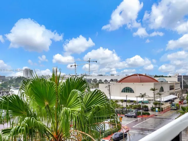 2-bedroom condo for rent in Surfside - 9455 Collins Ave 603 - MondialRealty