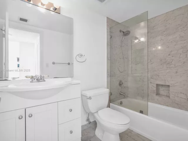 2-bedroom condo for rent in Surfside - 9455 Collins Ave 603 - MondialRealty