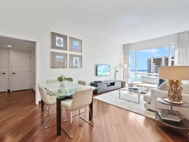 2-bedroom condo for sale in Miami Beach - 6801 Collins Ave PH06 (Deed PH 10) - MondialRealty