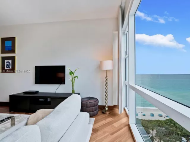 2-bedroom condo for sale in Miami Beach - 6801 Collins Ave PH06 (Deed PH 10) - MondialRealty