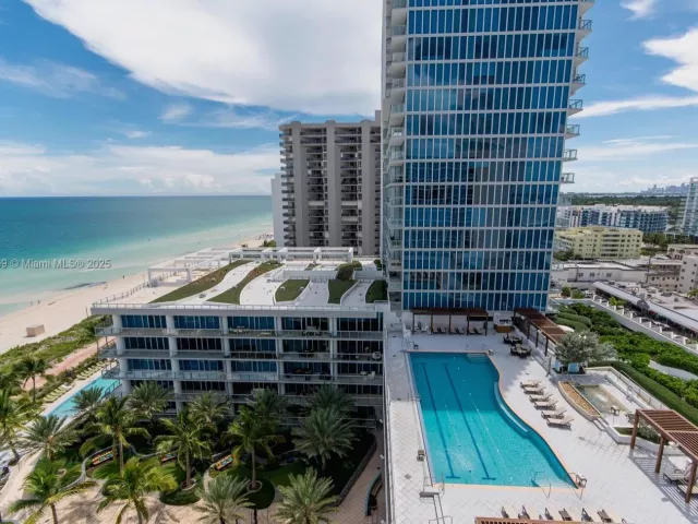 2-bedroom condo for sale in Miami Beach - 6801 Collins Ave PH06 (Deed PH 10) - MondialRealty