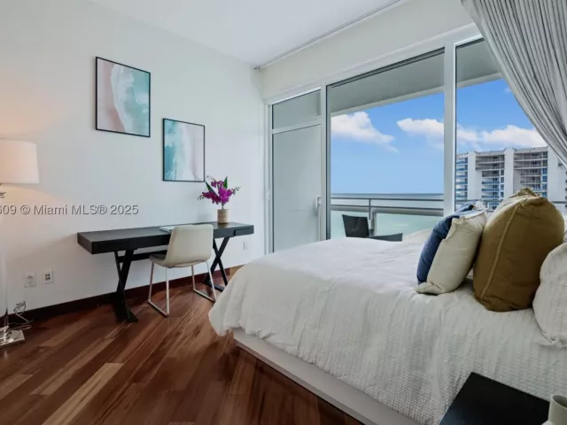 2-bedroom condo for sale in Miami Beach - 6801 Collins Ave PH06 - MondialRealty