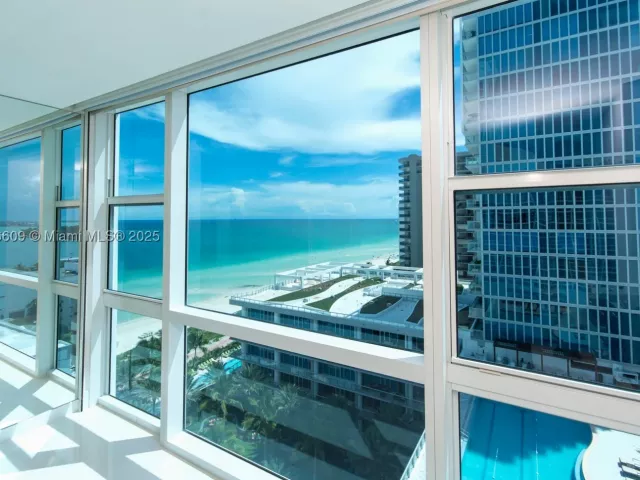 2-bedroom condo for sale in Miami Beach - 6801 Collins Ave PH06 - MondialRealty