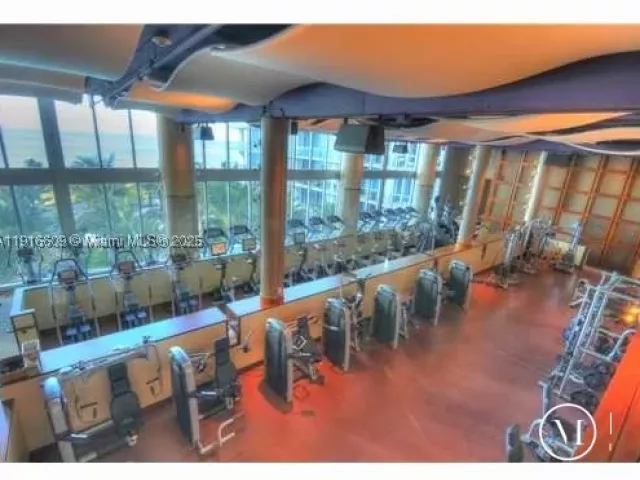 2-bedroom condo for sale in Miami Beach - 6801 Collins Ave PH06 - MondialRealty