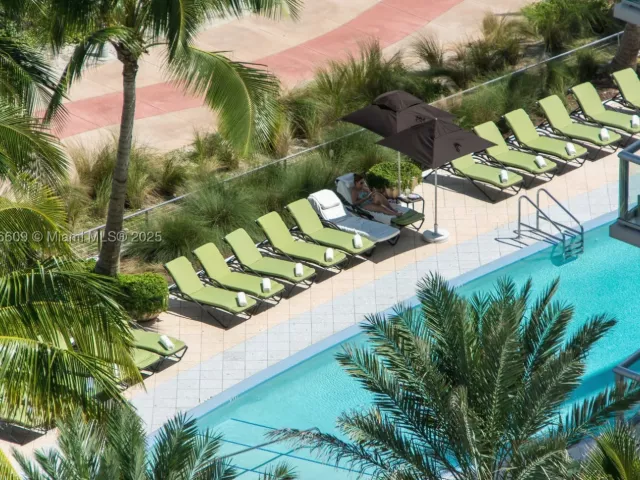 2-bedroom condo for sale in Miami Beach - 6801 Collins Ave PH06 - MondialRealty