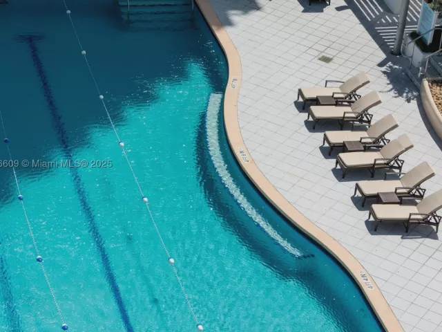2-bedroom condo for sale in Miami Beach - 6801 Collins Ave PH06 - MondialRealty