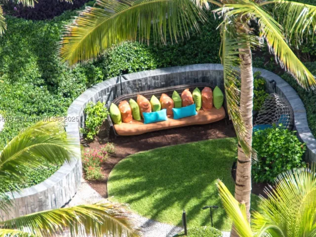 2-bedroom condo for sale in Miami Beach - 6801 Collins Ave PH06 - MondialRealty