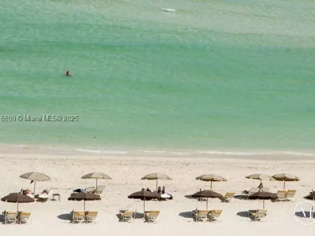 2-bedroom condo for sale in Miami Beach - 6801 Collins Ave PH06 - MondialRealty