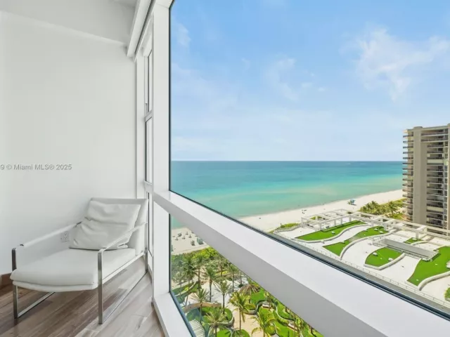 2-bedroom condo for sale in Miami Beach - 6801 Collins Ave PH06 (Deed PH 10) - MondialRealty