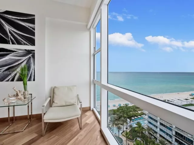 2-bedroom condo for sale in Miami Beach - 6801 Collins Ave PH06 (Deed PH 10) - MondialRealty