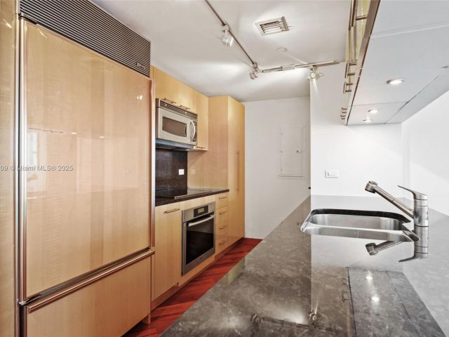 Apartment for sale  Unit #PH06 (Deed PH 10) - photo 6813201