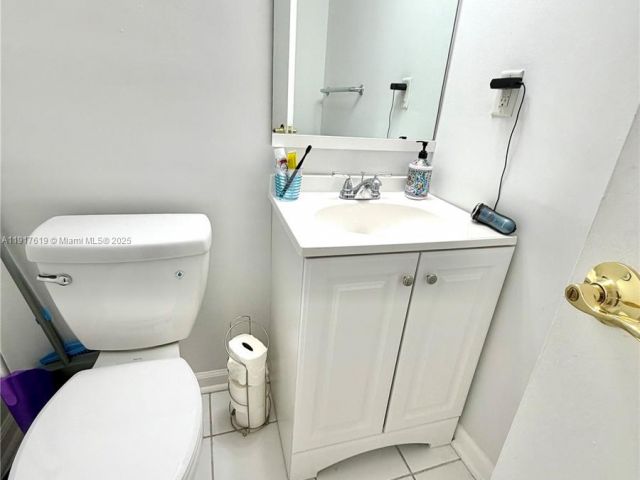 Apartment for sale  Unit #718 - photo 7433610