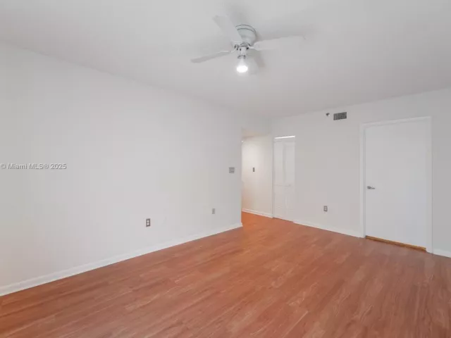 2-bedroom condo for sale in Miami Beach - 5900 Collins Ave 506 - MondialRealty