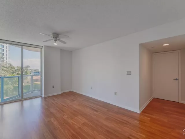 2-bedroom condo for sale in Miami Beach - 5900 Collins Ave 506 - MondialRealty
