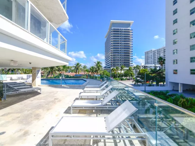 2-bedroom condo for sale in Miami Beach - 5900 Collins Ave 506 - MondialRealty