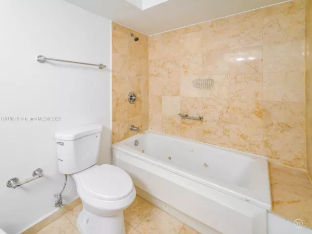 2-bedroom condo for sale in Miami Beach - 5900 Collins Ave 506 - MondialRealty