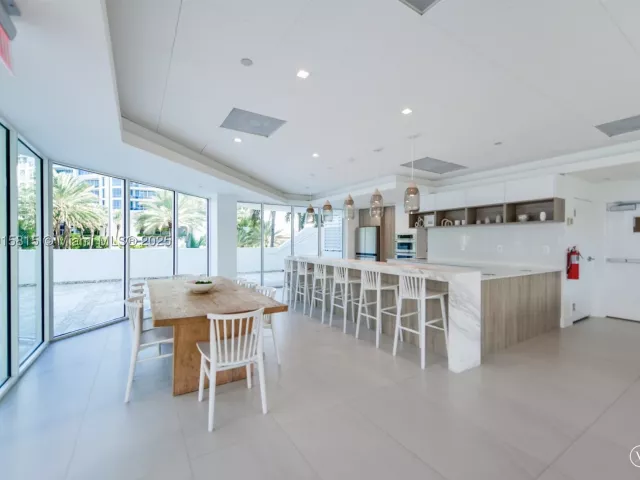 2-bedroom condo for sale in Miami Beach - 5900 Collins Ave 506 - MondialRealty