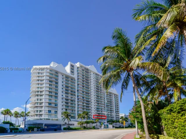 2-bedroom condo for sale in Miami Beach - 5900 Collins Ave 506 - MondialRealty