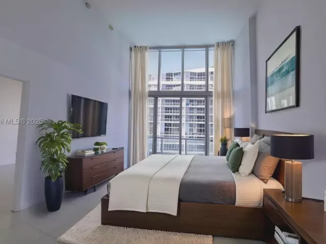 1-bedroom condo for sale in Miami - 495 Brickell Ave 2206 - MondialRealty