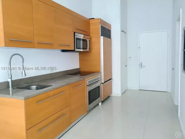 1-bedroom condo for sale in Miami - 495 Brickell Ave 2206 - MondialRealty