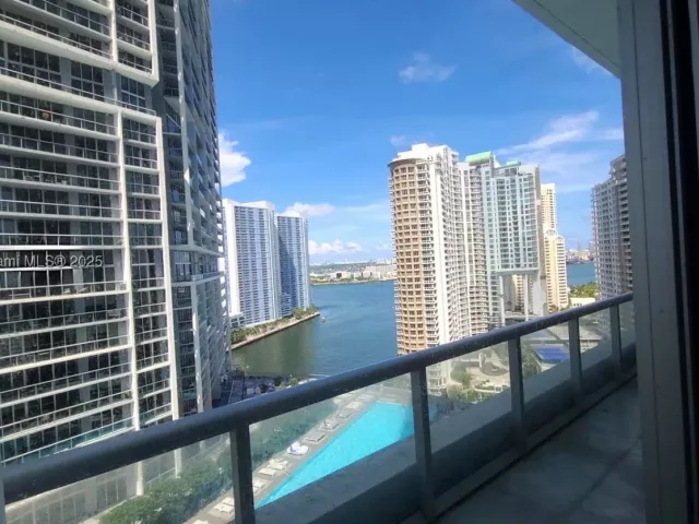 1-bedroom condo for sale in Miami - 495 Brickell Ave 2206 - MondialRealty