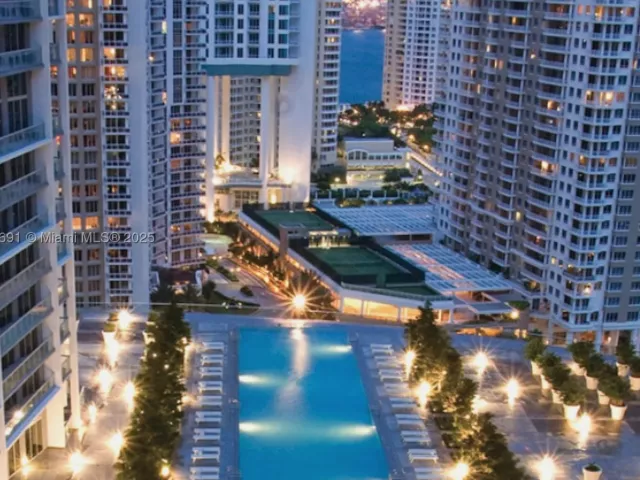 1-bedroom condo for sale in Miami - 495 Brickell Ave 2206 - MondialRealty