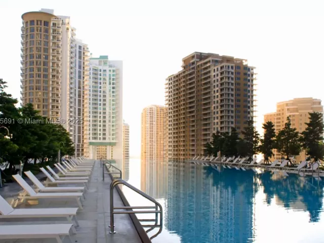 1-bedroom condo for sale in Miami - 495 Brickell Ave 2206 - MondialRealty