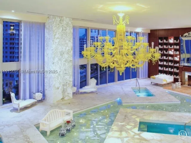 1-bedroom condo for sale in Miami - 495 Brickell Ave 2206 - MondialRealty