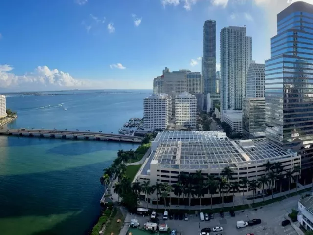 1-bedroom condo for sale in Miami - 495 Brickell Ave 2206 - MondialRealty