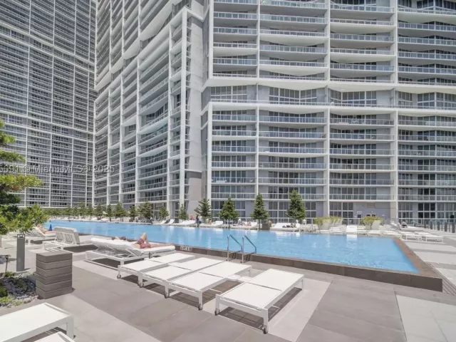 1-bedroom condo for sale in Miami - 495 Brickell Ave 2206 - MondialRealty