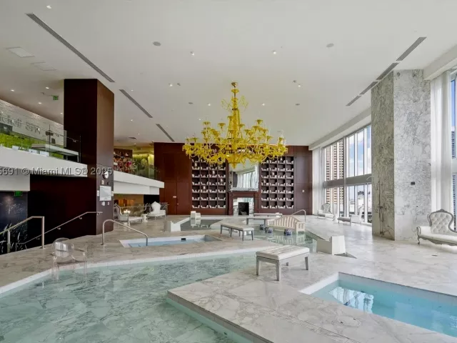 1-bedroom condo for sale in Miami - 495 Brickell Ave 2206 - MondialRealty