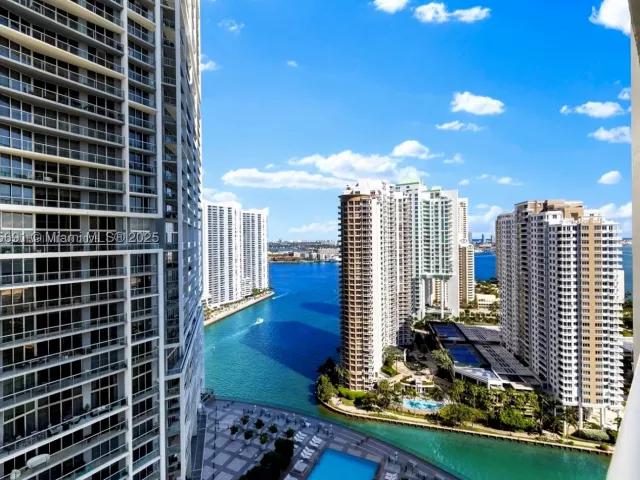 1-bedroom condo for sale in Miami - 495 Brickell Ave 2206 - MondialRealty
