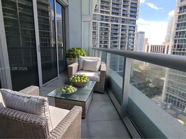 1-bedroom condo for sale in Miami - 495 Brickell Ave 2206 - MondialRealty