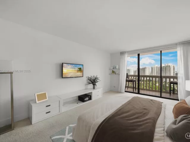 3-bedroom condo for rent in Aventura - 1000 W Island Blvd 2407 - MondialRealty