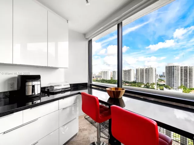 3-bedroom condo for rent in Aventura - 1000 W Island Blvd 2407 - MondialRealty